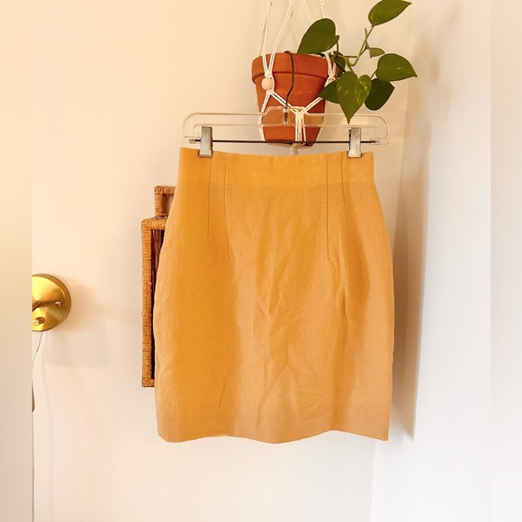 |SOLD| Vintage golden yellow wool skirt - Picture 1 of 3
